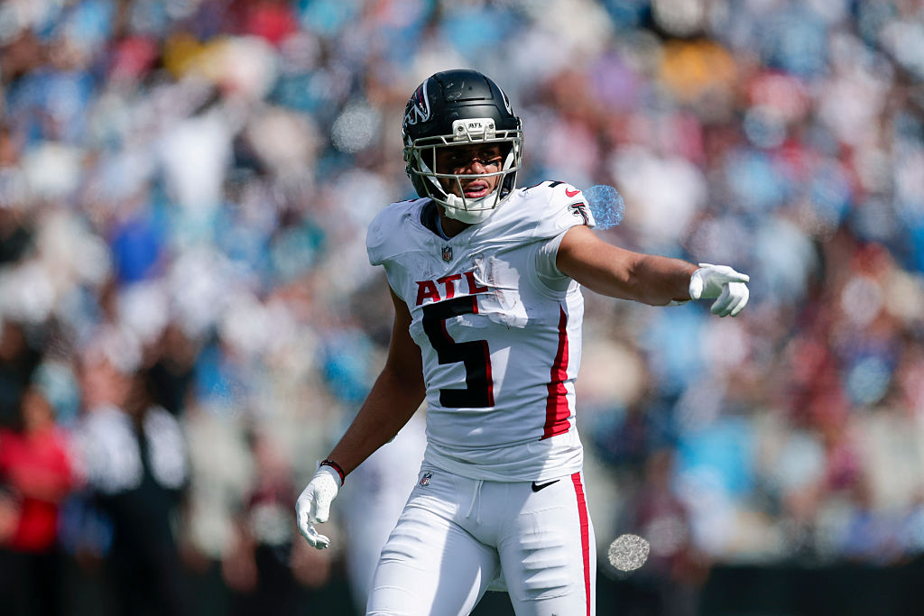CHARLOTTE, NORTH CAROLINA - SEPTEMBER 21: Drake London #5 of the Atlanta Falcons lines up during an NFL 2025 game against the Carolina Panthers at Bank of America Stadium on September 21, 2025 in Charlotte, North Carolina. (Photo by Kara Durrette/Getty Images)