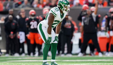 CINCINNATI, OHIO - OCTOBER 26: Breece Hall #20 of the New York Jets lines up for a play during the third quarter against the Cincinnati Bengals in the game at Paycor Stadium on October 26, 2025 in Cincinnati, Ohio. (Photo by Dylan Buell/Getty Images)
