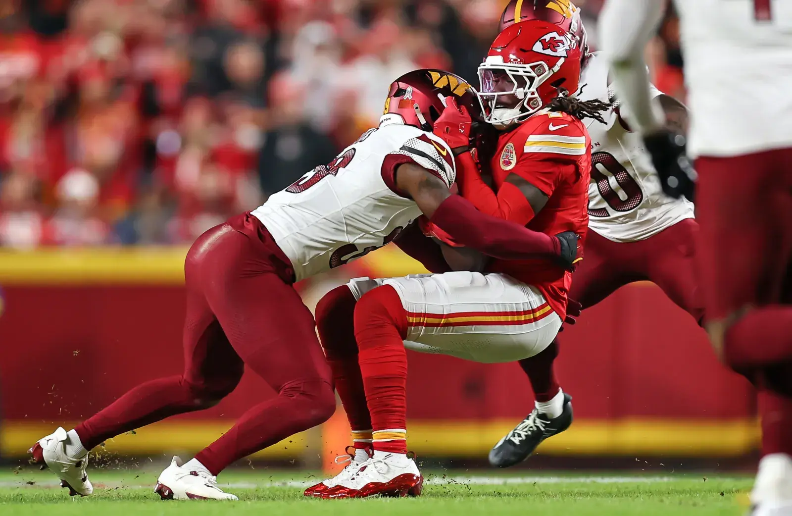 Washington Commanders LB Frankie Luvu