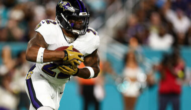 MIAMI GARDENS, FLORIDA - OCTOBER 30: Derrick Henry #22 of the Baltimore Ravens runs with the ball during an NFL football game against the Miami Dolphins at Hard Rock Stadium on October 30, 2025 in Miami Gardens, Florida. (Photo by Kevin Sabitus/Getty Images)