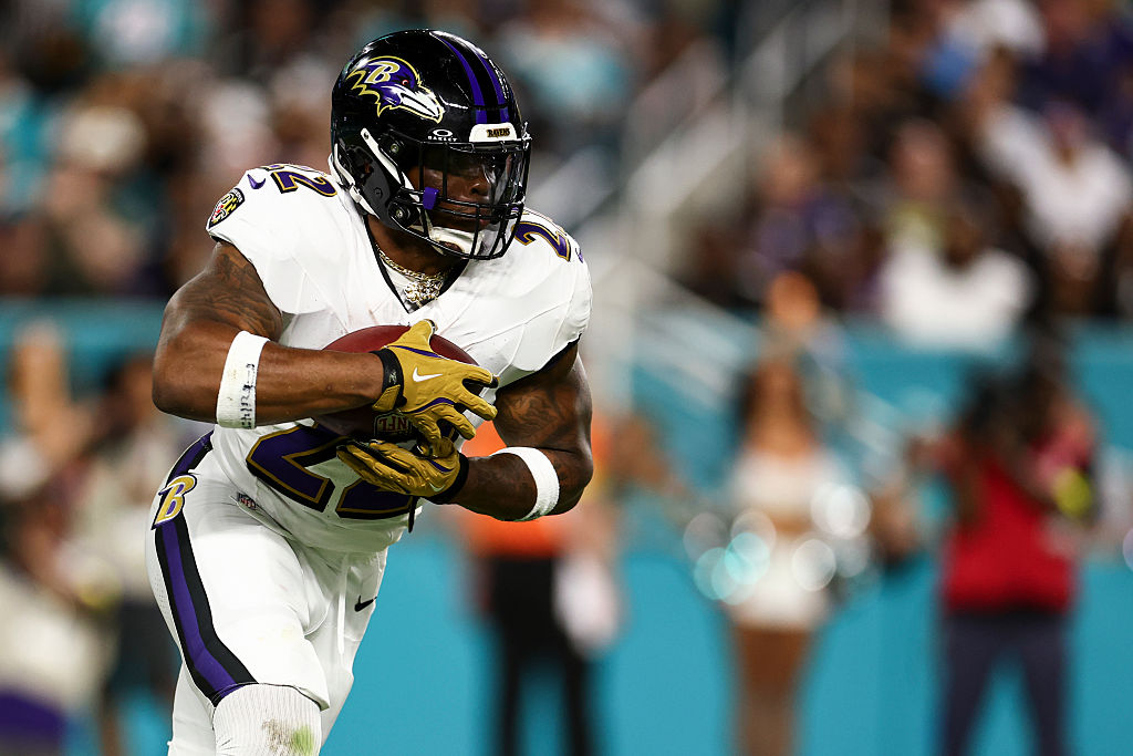 MIAMI GARDENS, FLORIDA - OCTOBER 30: Derrick Henry #22 of the Baltimore Ravens runs with the ball during an NFL football game against the Miami Dolphins at Hard Rock Stadium on October 30, 2025 in Miami Gardens, Florida. (Photo by Kevin Sabitus/Getty Images)