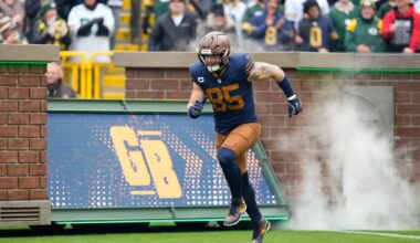 Packers tight end Tucker Kraft carted to the locker room with leg injury