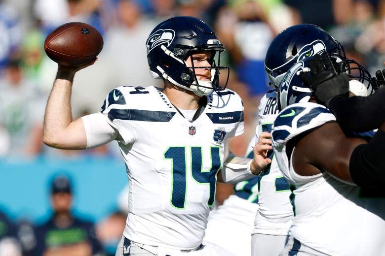 Sam Darnold throws in an NFL game.