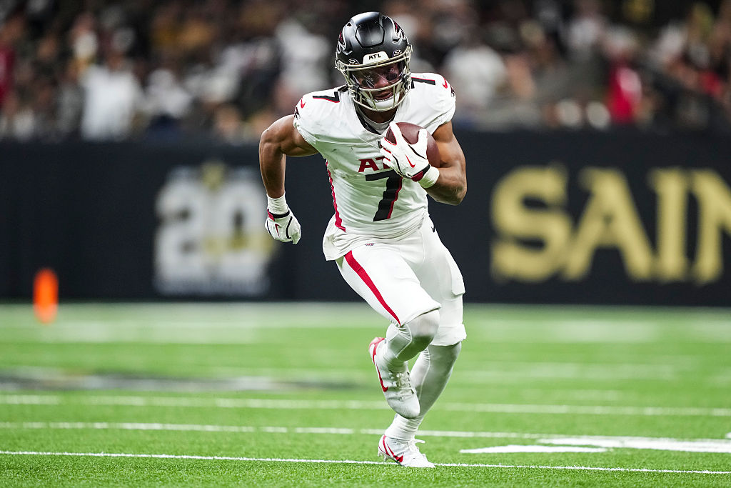 NEW ORLEANS, LOUISIANA - NOVEMBER 23: Bijan Robinson #7 of the Atlanta Falcons runs the ball during an NFL football game against the New Orleans Saints at Caesars Superdome on November 23, 2025 in New Orleans, Louisiana. (Photo by Perry Knotts/Getty Images)