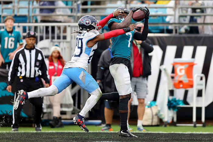 Jaguars aim to extend winning streak against struggling Titans