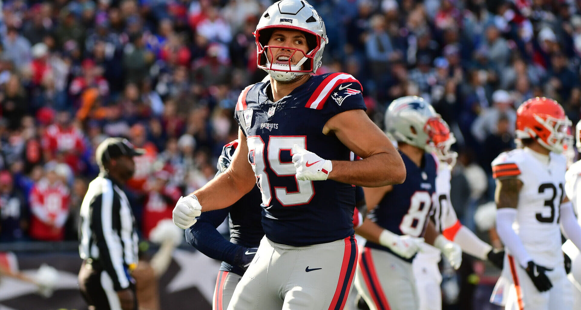 Hunter Henry Issues Three-Word Message After Patriots Beat Falcons