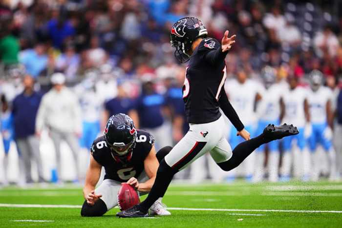 Texans kicker Ka’imi Fairbairn dealing with lower body injury, status being determined, Matthew Wright visits