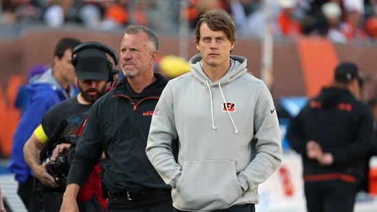 Cincinnati Bengals quarterback Joe Burrow (9) looks on on the sidelines during the second quarter against the New York Jets (IMAGN IMAGES via Reuters Connect)
