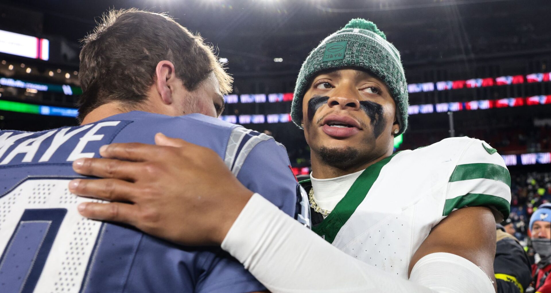 Jets stand by Justin Fields despite loss: 'We're behind him'