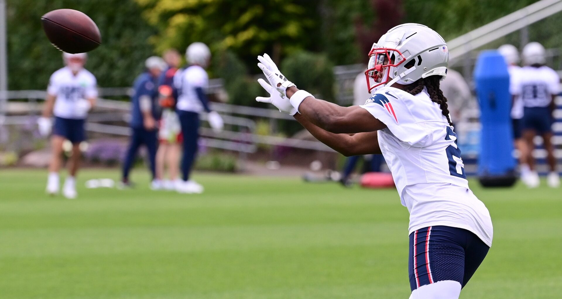 Former Patriots WR Reportedly Signs With Falcons