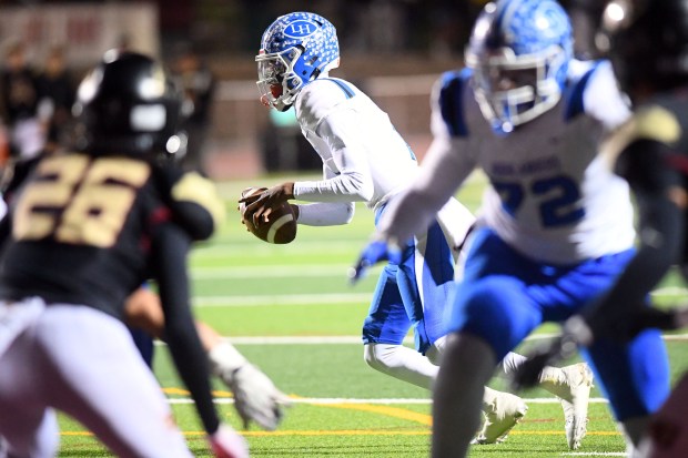 La Habra quarterback DJ Mitchell (1) runs the ball in...