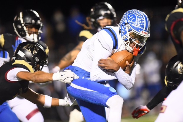 La Habra quarterback DJ Mitchell (1) runs the ball under...