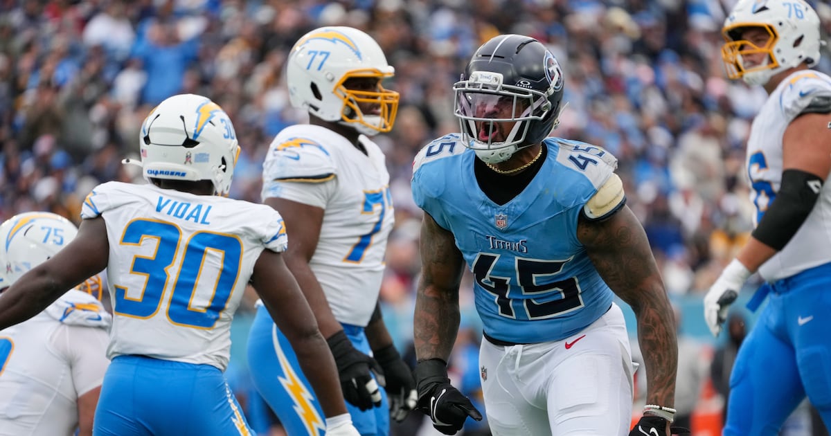 Baltimore Ravens boost pass rush, trade for Tennessee Titans' Dre'Mont Jones