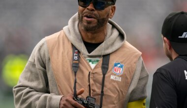 Max B Asks Method Man To Get Him A Job At New York Jets Game