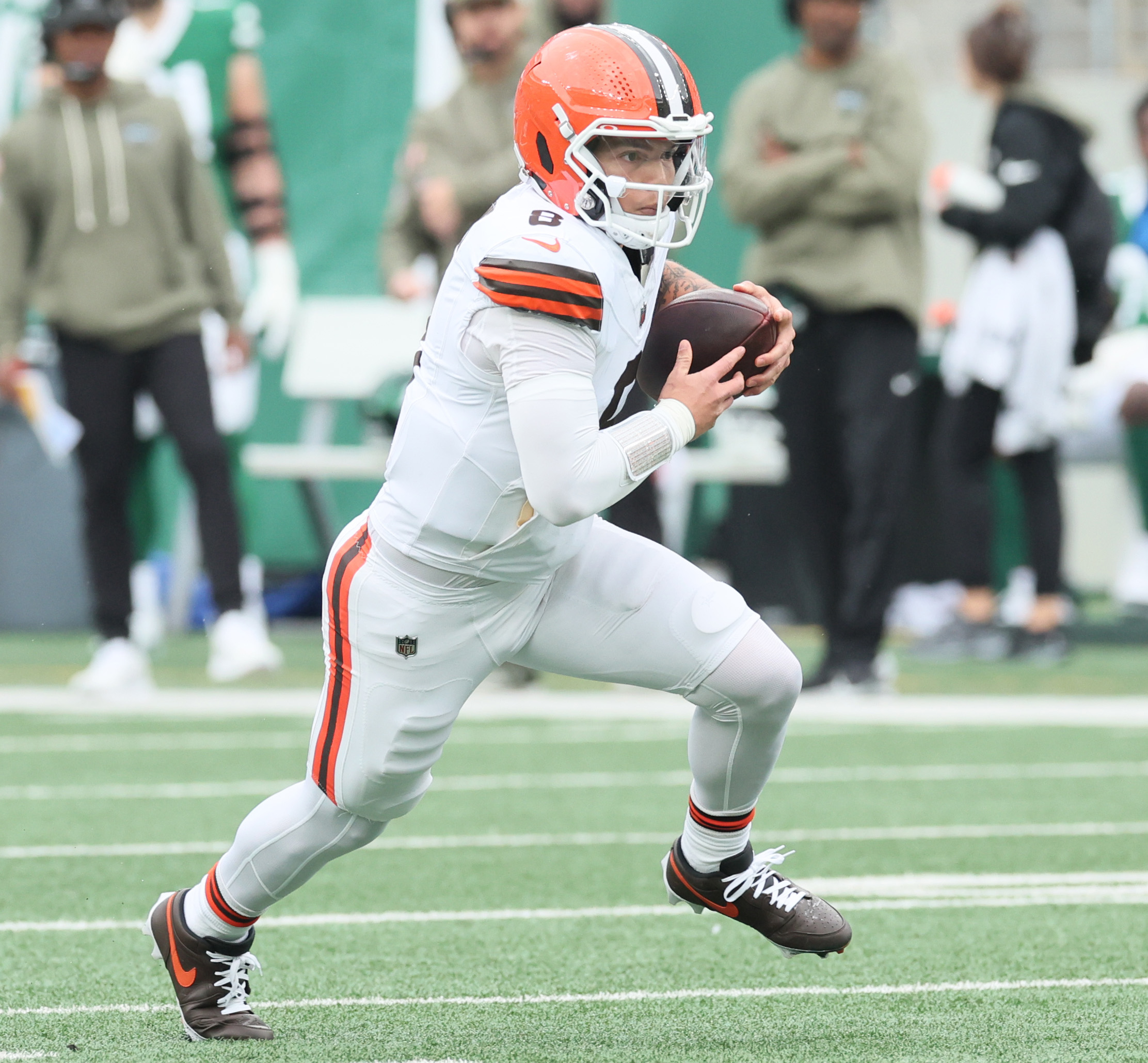 Cleveland Browns quarterback Dillon Gabriel takes off upfield on a pass play in the first half. 