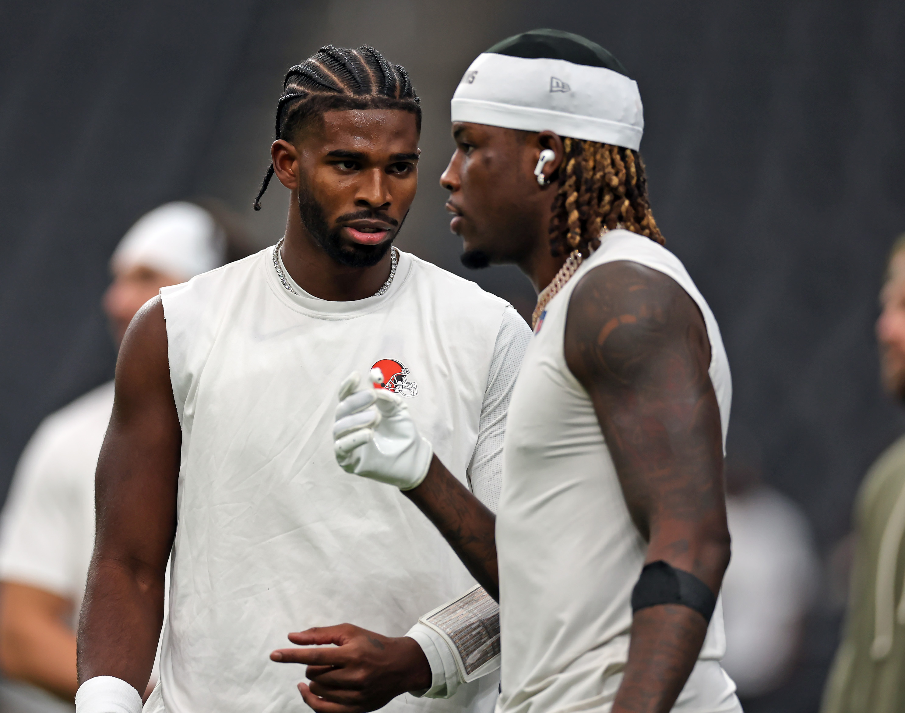 Cleveland Browns quarterback Shedeur Sanders and Cleveland Browns wide receiver Jerry Jeudy warm up before the game against the Las Vegas Raiders. 