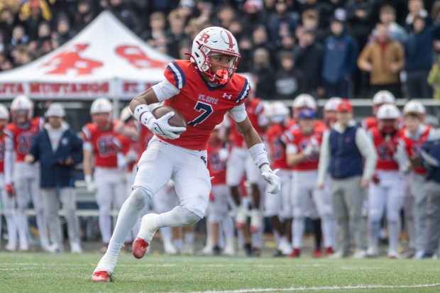 St. Rita's Donovan Evans scores a touchdown against Batavia during the Class 7A state semifinal game on Nov. 22, 2025. (Troy Stolt for Daily Southtown)