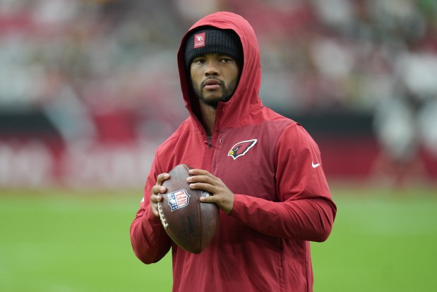 Arizona Cardinals quarterback Kyler Murray (1) warms up against the Green Bay Packers during an NFL football game Sunday, Oct. 19, 2025, in Glendale, Ariz. (AP Photo/Rick Scuteri)