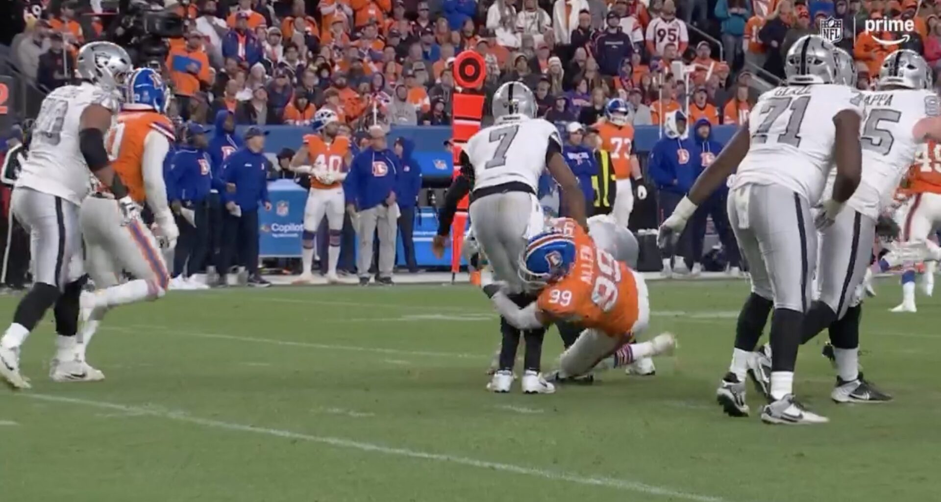 Al Michaels, Kirk Herbstreit miss late hit on injured Geno Smith