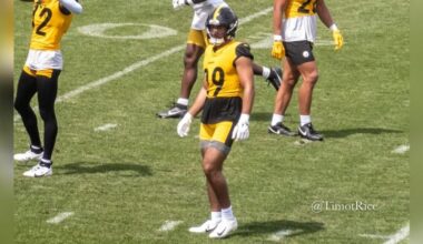 Steelers Claim Rookie S Sebastian Castro Off Waivers