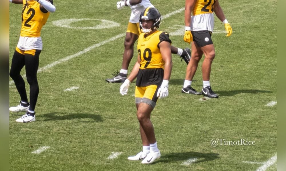 Steelers Claim Rookie S Sebastian Castro Off Waivers