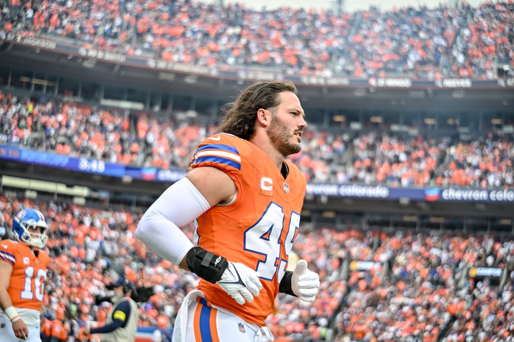 Inside Broncos LB Alex Singleton's midseason cancer diagnosis and recovery
