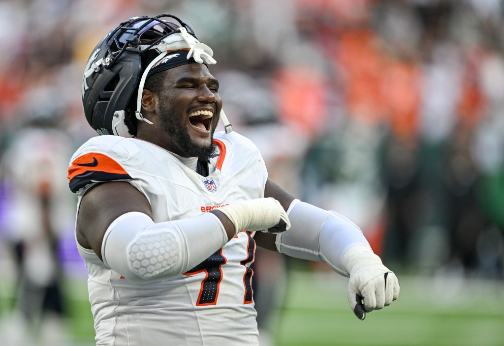 Broncos agree to 3-year extension with DT Malcolm Roach