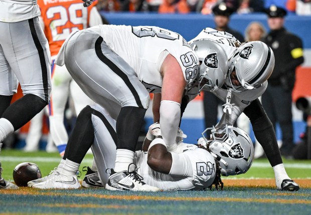 Jackson Powers-Johnson (58) of the Las Vegas Raiders and Dont’e...