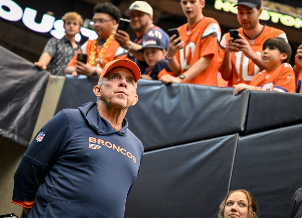 Broncos aren't aiming for message at NFL trade deadline