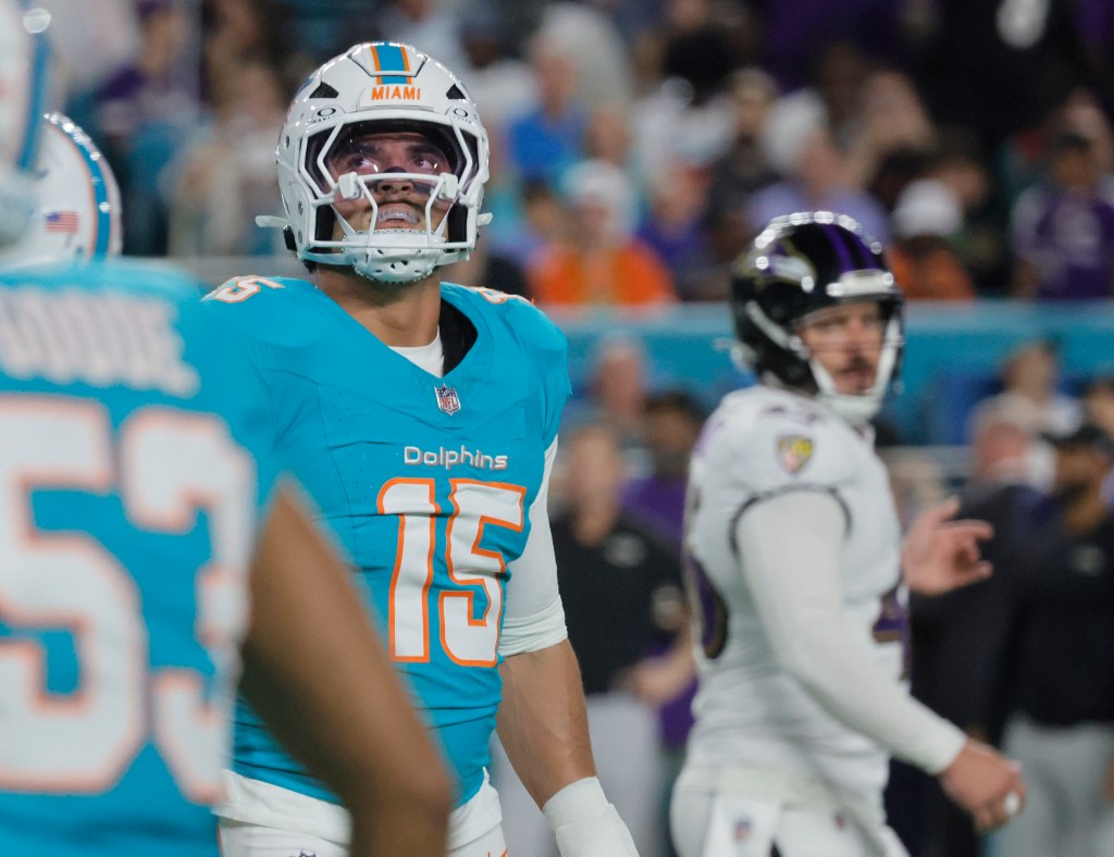 Dolphins trade Jaelan Phillips to Philadelphia Eagles
