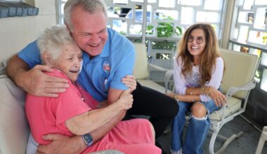 Ex-Dolphin Offerdahl gives meals to homebound seniors