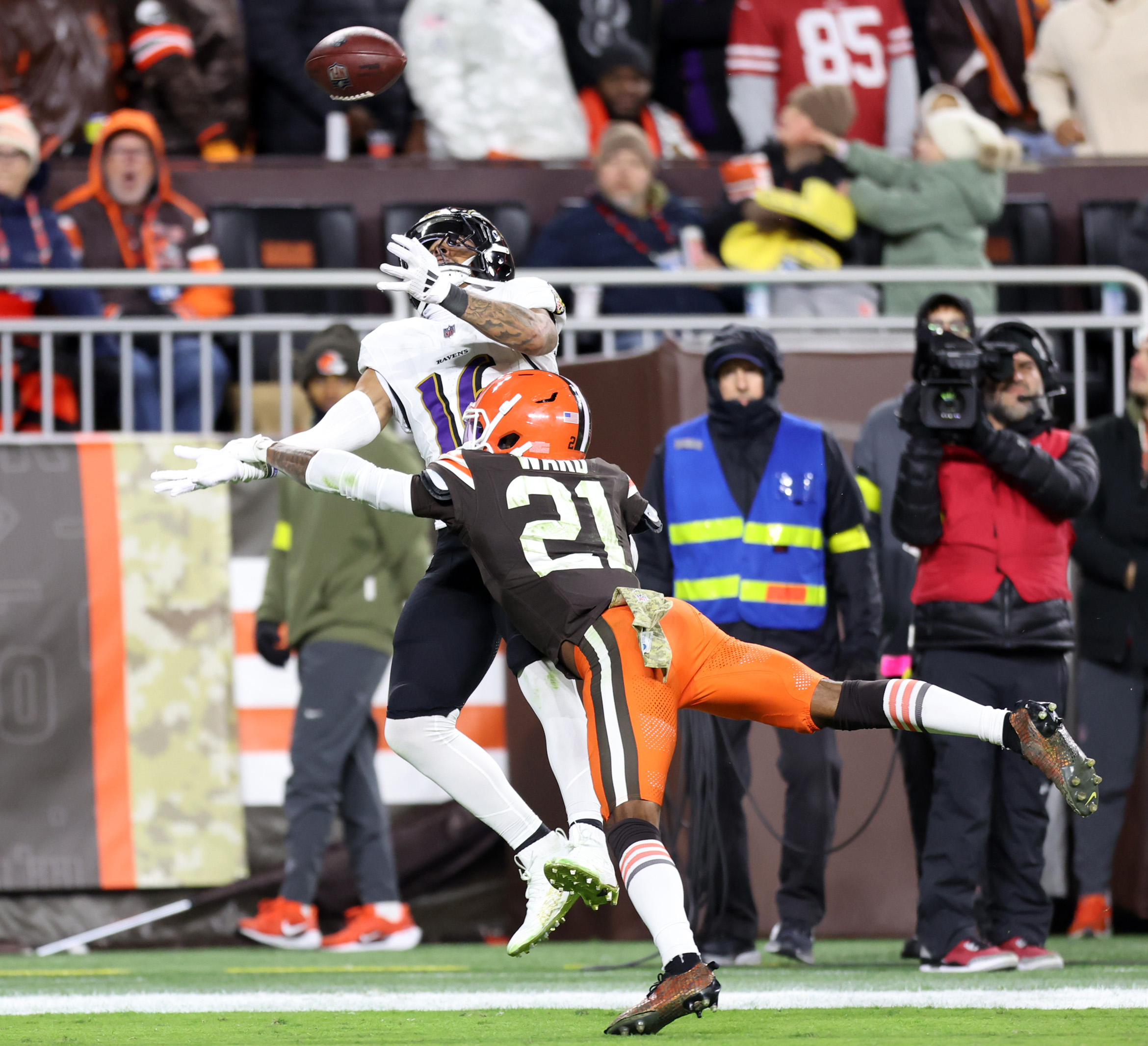 Baltimore Ravens wide receiver Tylan Wallace fails to make a catch in the en d zone under coverage from Cleveland Browns cornerback Denzel Ward in the second half of play. 