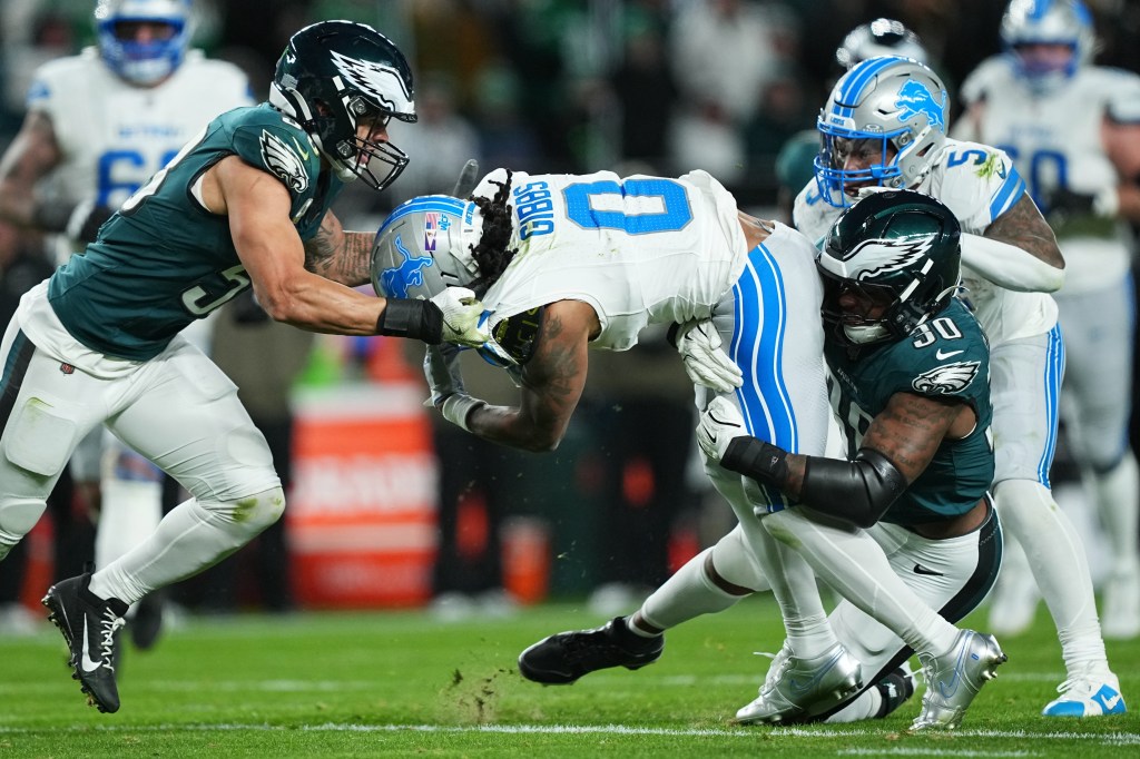 Super Bowl champs put clamps on Lions’ offense, Eagles prevail – Macomb Daily