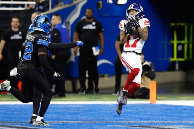 New York Giants wide receiver Wan'Dale Robinson (17) makes a...