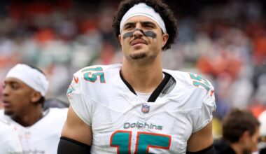 Dolphins hold off on trade at NFL deadline