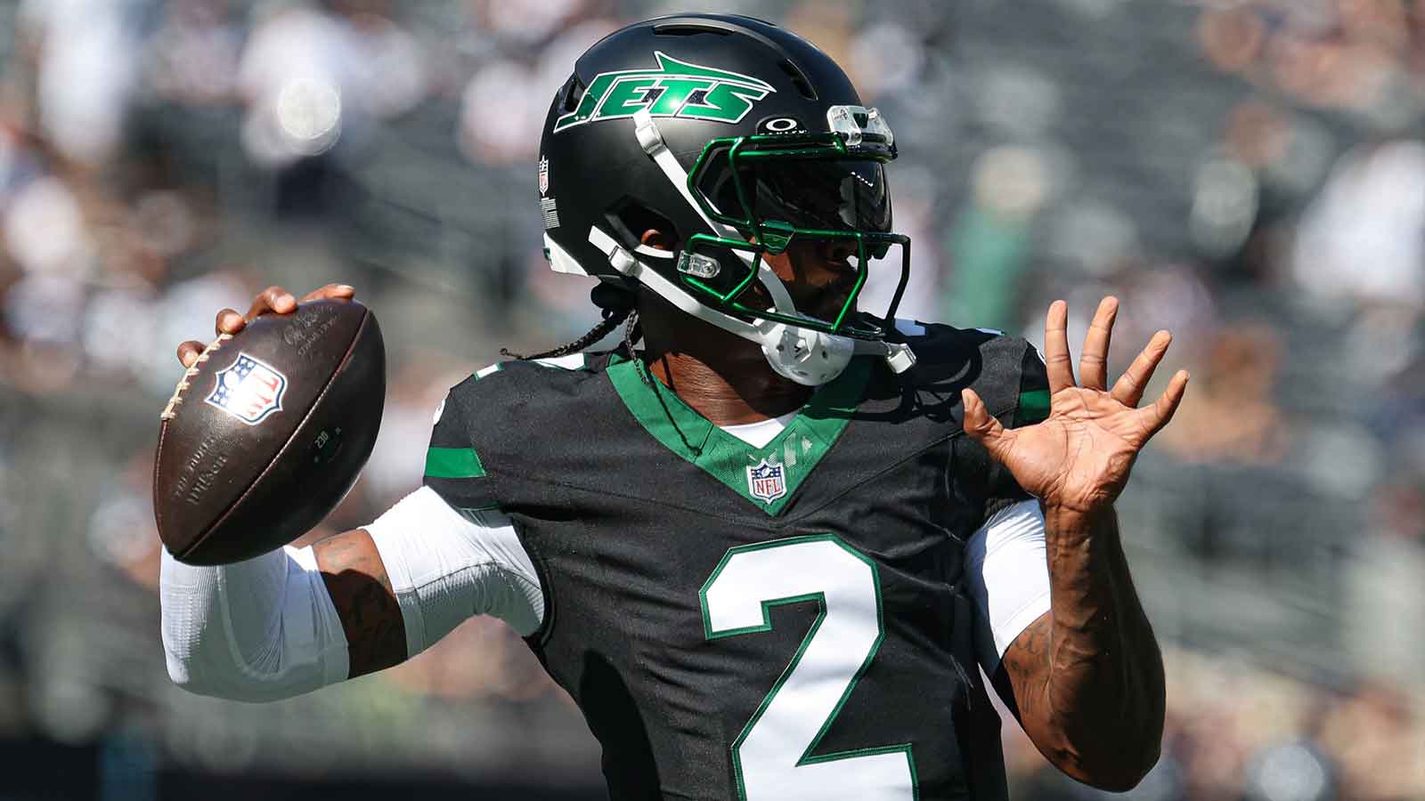 New York Jets quarterback Tyrod Taylor (2) warms up before the game against the Dallas Cowboys at MetLife Stadium.