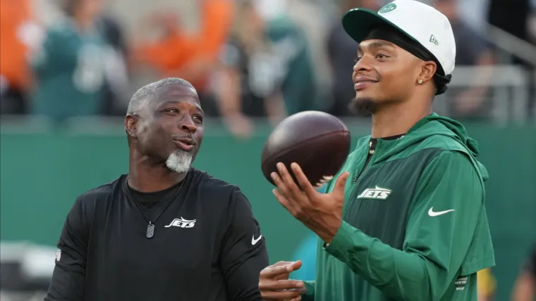 Jets predicted to land exciting new QB-WR duo to jumpstart offensive rebuild image