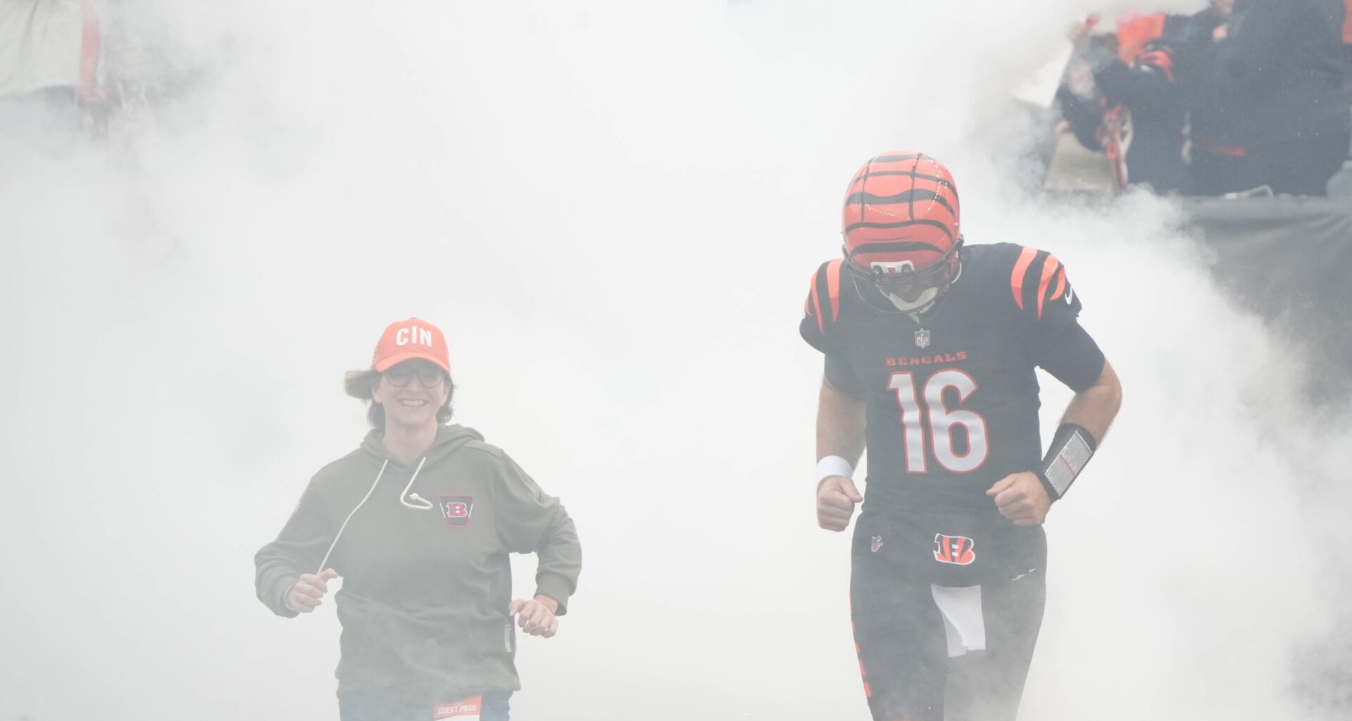 NFL world reacts after Joe Flacco steps away from Bengals