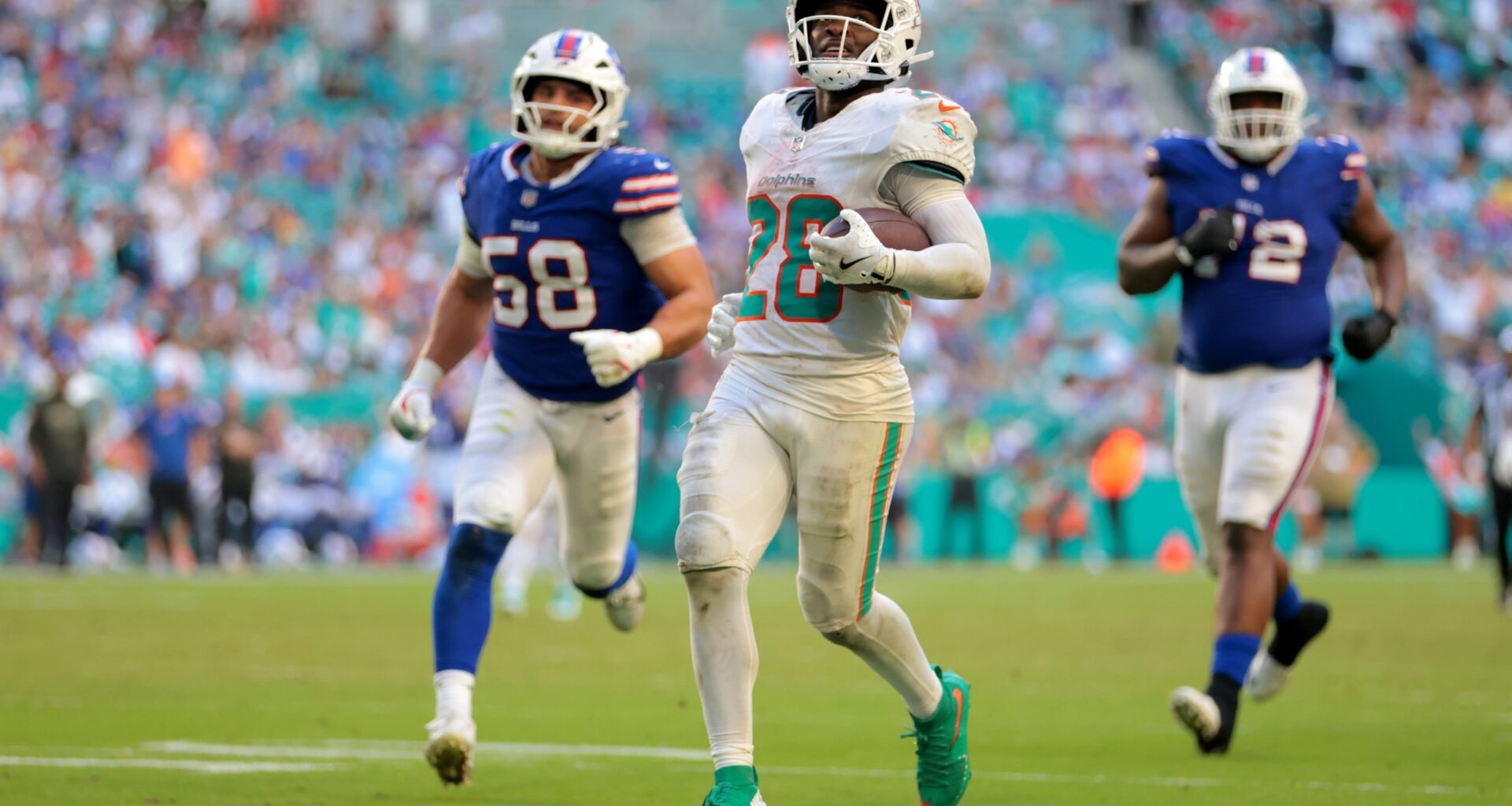 De'Von Achane Is Single-Handedly Carrying the Dolphins' Offense – The Lead
