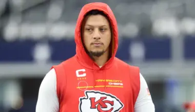 Patrick Mahomes roasted over Thanksgiving plate image