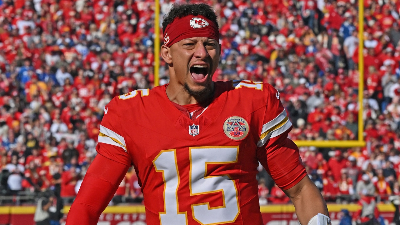 Kansas City Chiefs QB Patrick Mahomes pregame vs. Indianapolis Colts (2025)