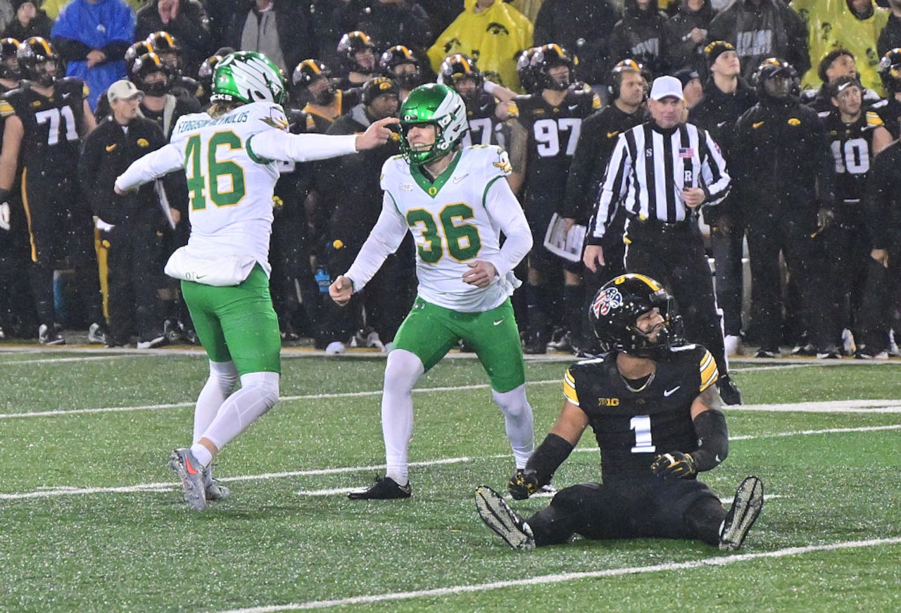 COLLEGE FOOTBALL: NOV 08 Oregon at Iowa