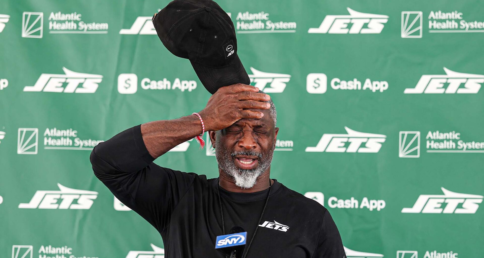 Aaron Glenn confronts Jets fans rooting for losses to land higher draft pick