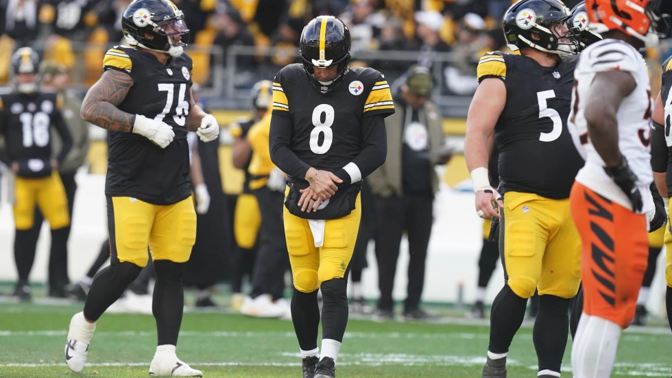 Aaron Rodgers to be evaluated after leaving Steelers’ win over Bengals with left wrist injury