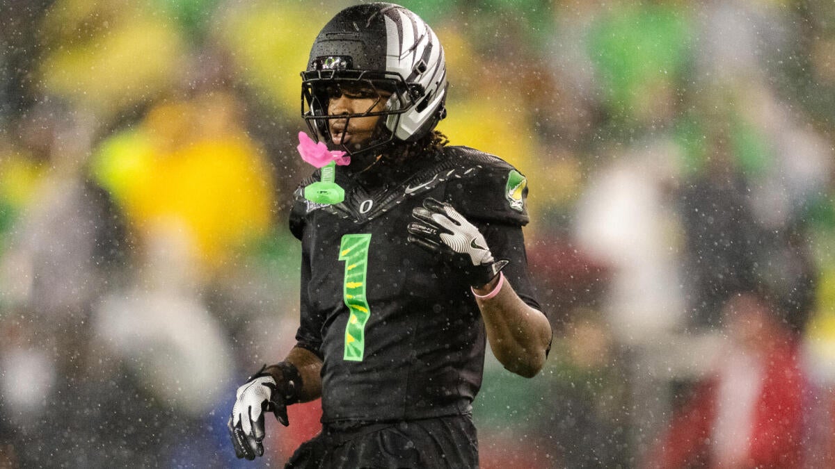 Dakorien Moore injury: Oregon star WR injured, will miss Iowa game in Week 11