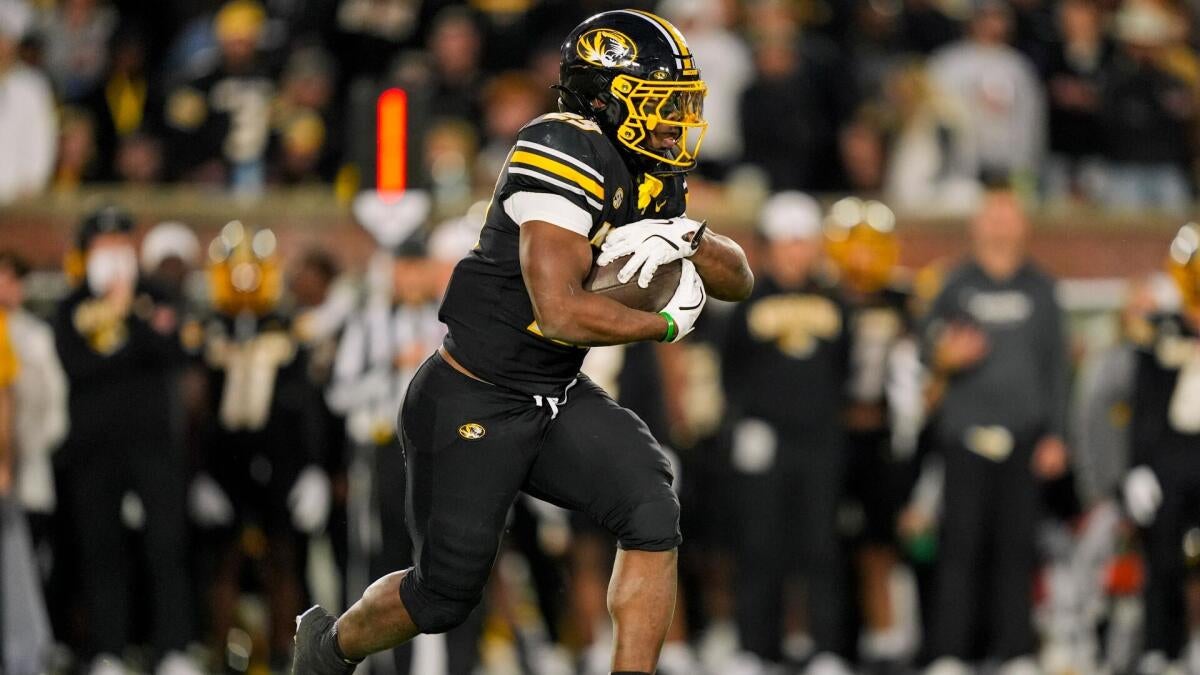 Week 13 college football odds, predictions: Picks, best bets today from expert on 33-22 run