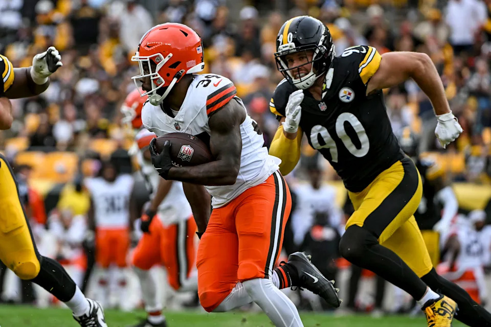 Oct 12, 2025; Pittsburgh, Pennsylvania, USA; Cleveland Browns running back Jerome Ford (34) attempts to run the ball during the second quarter at Acrisure Stadium. Mandatory Credit: Barry Reeger-Imagn Images
