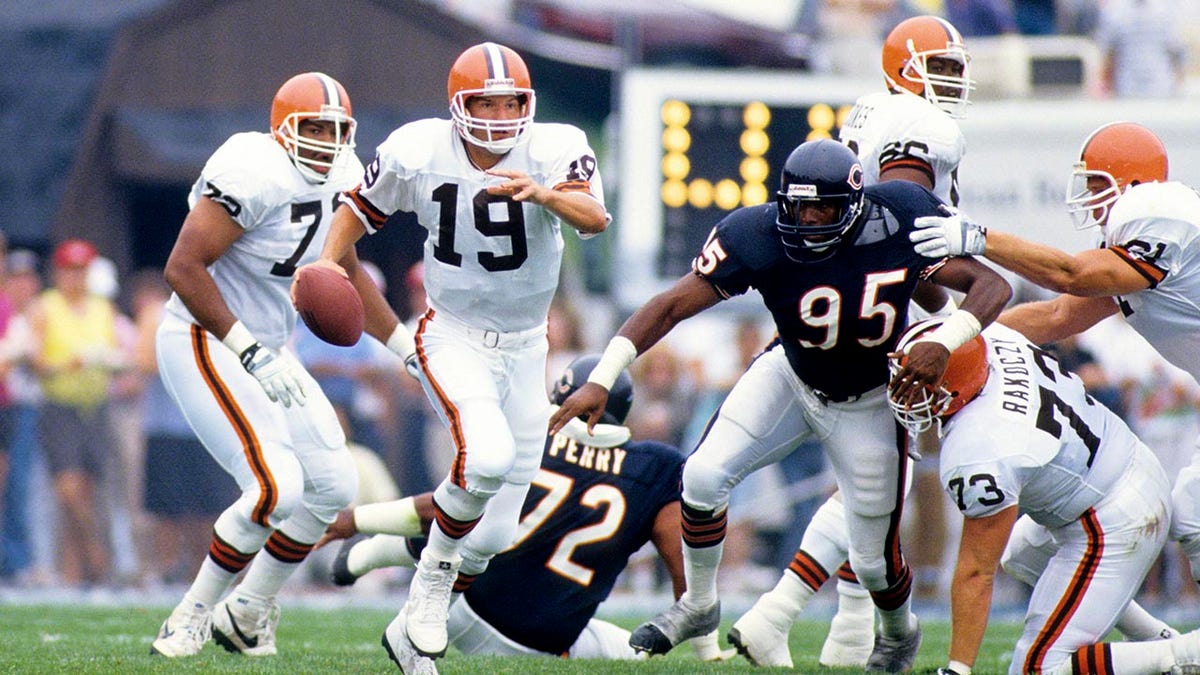 Bernie Kosar runs with the football