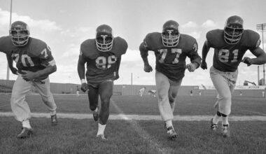 Vikings legend Carl Eller assures fans he is very much alive