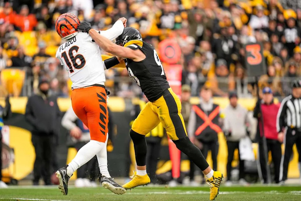 Pittsburgh Steelers linebacker T.J. Watt (90) and Cincinnati Bengals quarterback Joe Flacco (16).Sam Greene&sol;The Enquirer &sol; USA TODAY NETWORK via Imagn Images